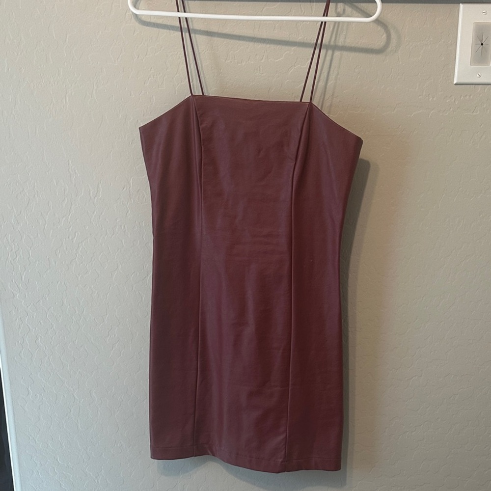 Elegant Burgundy Spaghetti Strap Dress